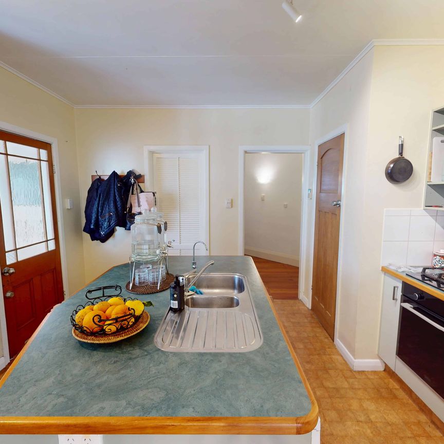 St Johns Hill - 3 Bedrooms - Photo 1