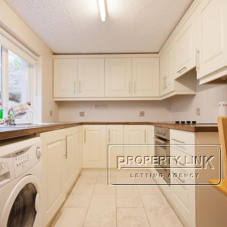 STUDENT ACCOMMODATION, 6 Stewarts Terrace, Derry/Londonderry, BT48 7LH - Photo 3