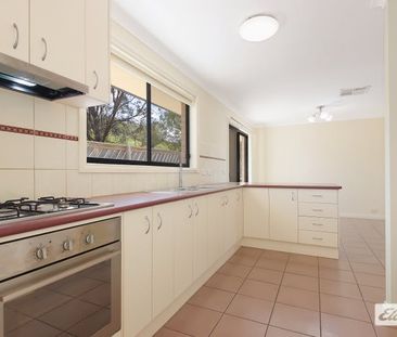 Spacious 3-Bedroom Townhouse in Springdale Heights - Photo 5