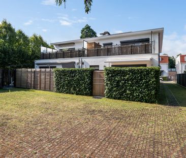 Duplex app. met terras en carport vlakbij het centrum. - Photo 2