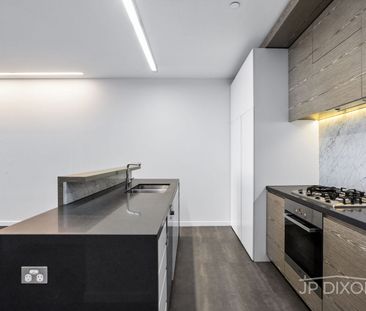 Spacious and Luxurious 1 Brm + 1 Carpark. - Photo 2