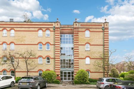 Spacious two bedroom apartment in the popular Harrods Village development - Photo 3