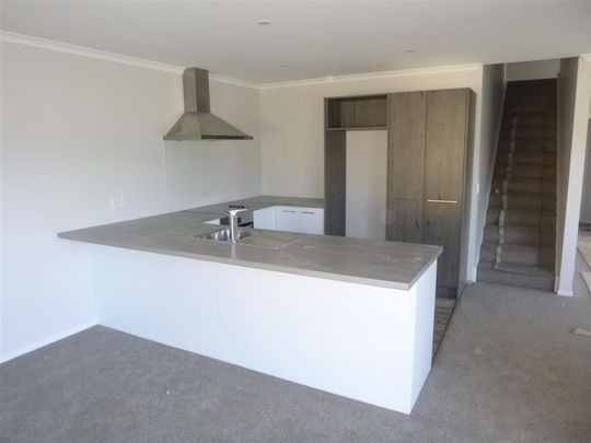 WAINUIOMATA LIVING - Photo 1