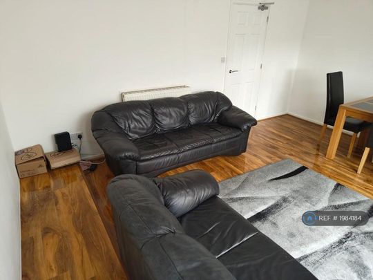1 bedroom in a house share to rent - Photo 1