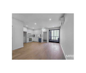 Spacious, stylish, and steps from everything - Photo 1