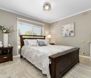 GORGEOUS FOUR BEDROOM FAMILY HOME - Photo 2