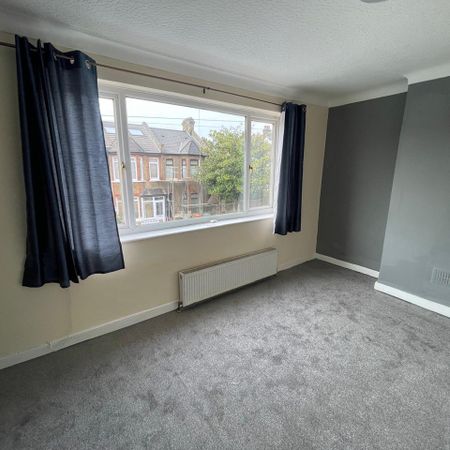 4 Bed Terraced House, Caistor Park Road, E15 - Photo 3