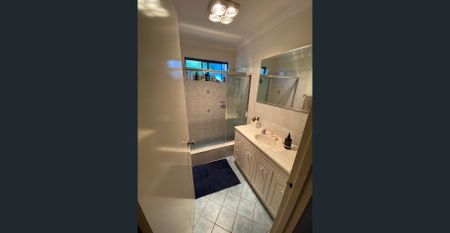 Scarborough Villa with Large Yard. - Photo 4