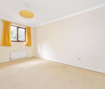 4 bedroom end of terrace house to rent - Photo 4
