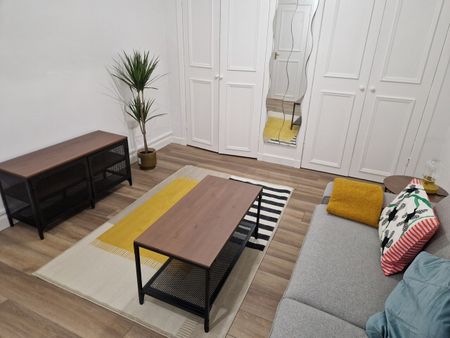 2 Bed Flat, West Nicolson Street, EH8 - Photo 2