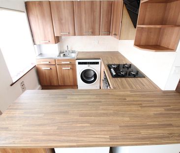 Kingsbridge Crescent, Southall - Photo 2