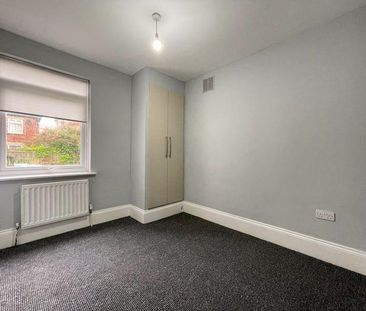 2 bedroom ground floor flat to rent - Photo 3