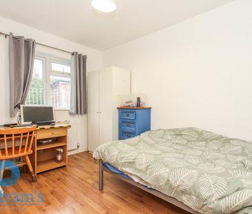 5 bed Detached House for Rent - Photo 4