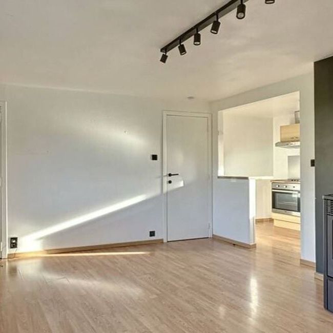 Appartement te huur in Tamines voor € 725 met 1 slaapkamer - Photo 1
