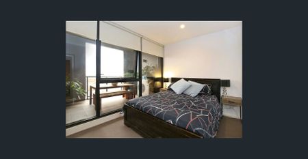 Spacious & stylish in the heart of North Melbourne - Photo 3