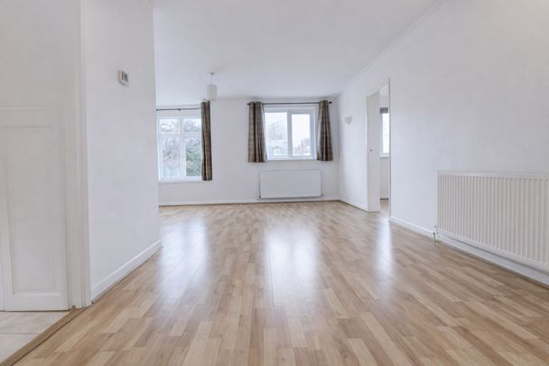 3 bedroom flat to rent - Photo 1