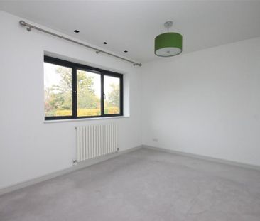 4 bedroom detached house to rent - Photo 6