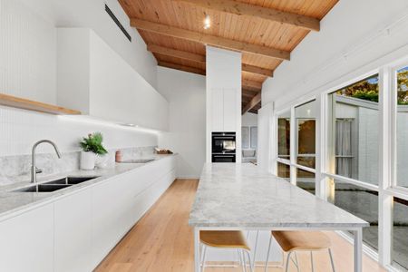 Light Filled & Stunning Family Home - Photo 3