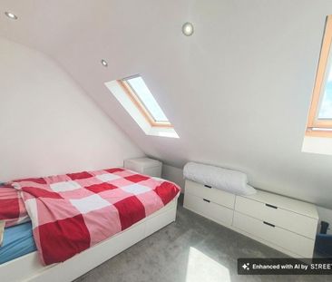 3 bedroom flat to rent - Photo 6