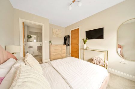 5 bedroom detached house to rent - Photo 3