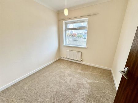 3 bedroom detached bungalow to rent - Photo 4