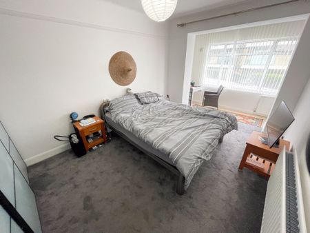 2 Bedroom Apartment To Rent in Boscombe - £1,300 pcm Tenancy Info - Photo 5