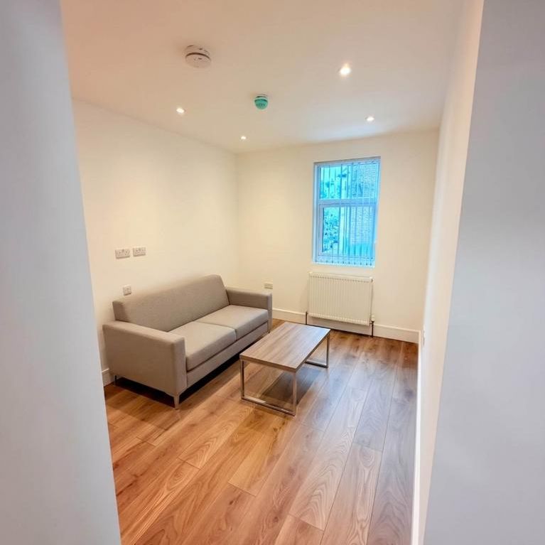 Studio to rent - Photo 1