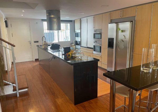 For rent for HALF SEASON from now until 30/06/2024 and from 15.09.24-30.6.25 Stunning semi-detached house in residential area in Benalmadena .