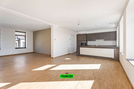 Gerenoveerd duplex appartement met 3 slaapkamers en tuin in het centrum van Zonnebeke - Photo 2