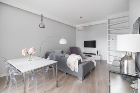 Dwustronne w sercu Żoliborza z garderobą i parking 92 m² - Фото 2