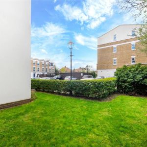 1 bedroom flat in Wadham Mews - Photo 2