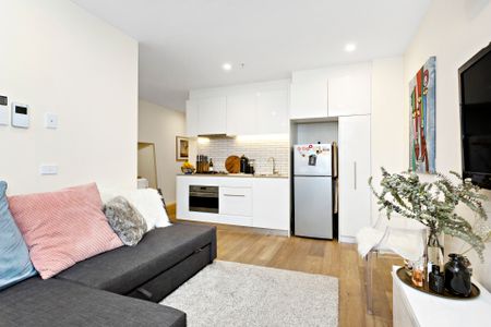 Chic Inner City Living - Furnished Studio Apartment - Photo 2