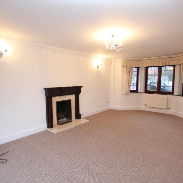 Fairlawn Park, Woking - 5 bedrooms Property for lettings - Seymours - Photo 1