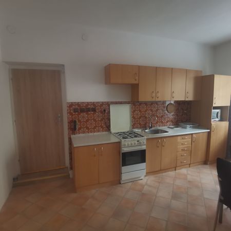 Na prenájom priestranný 1-izbový byt o výmere 54 m2 - Photo 2
