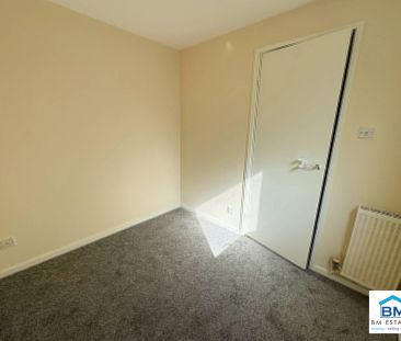 4 Bedroom Terraced - Photo 3