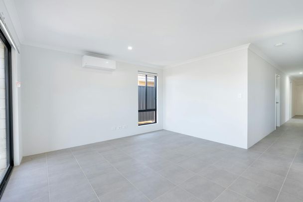 Stunning Near New Build – Modern Comfort & Convenience! - Photo 1