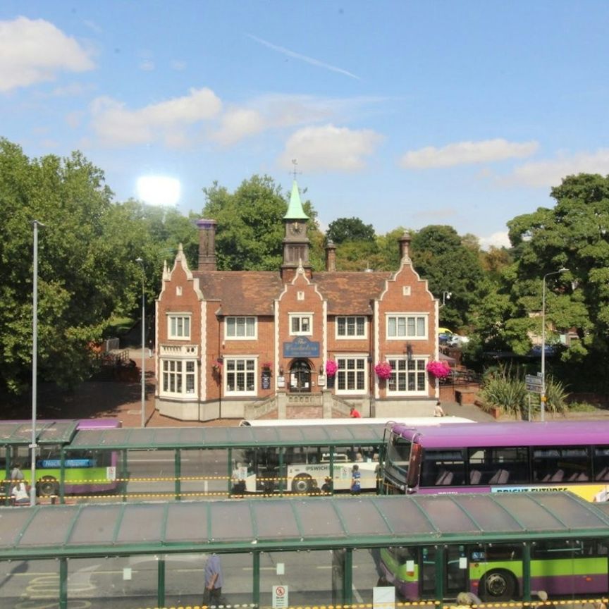 Flat to rent on - Photo 1