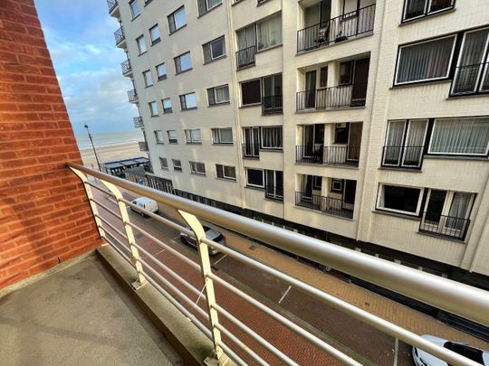 Appartement met twee slaapkamers gelegen op de Zeedijk met lateraal zeezicht. - Photo 1