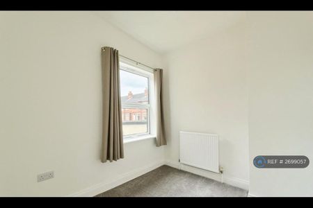 3 bedroom terraced house to rent - Photo 4