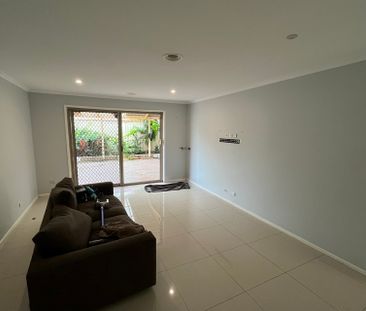 Beautiful Family Home in Cranbourne North - Photo 2