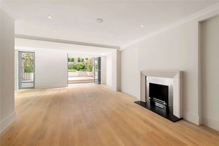 Exceptional Six-Bedroom Family Residence - Photo 2