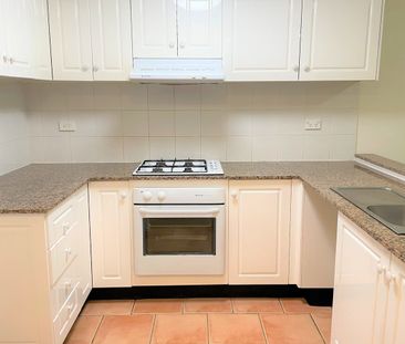 Stylish Living in the Heart of Ashfield - Photo 3