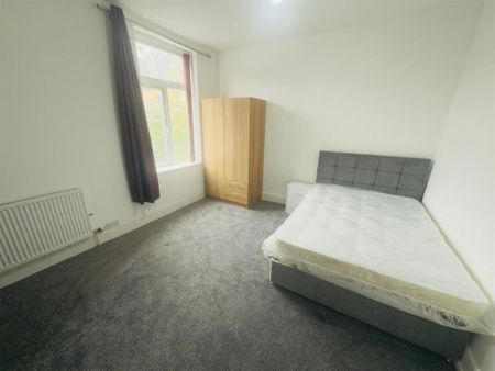 4 bedroom terraced house to rent - Photo 4
