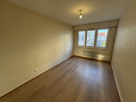 Location Appartement 5 pièces 98m² - Photo 2