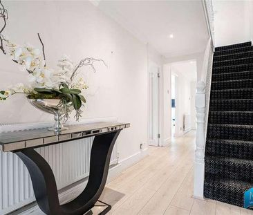Holland Close, Barnet, Hertfordshire, EN5 - Photo 1