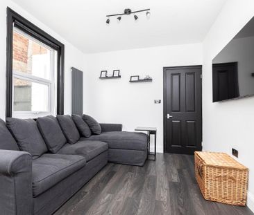2 bedroom ground floor flat to rent - Photo 1