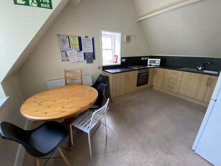 4 bedroom flat to rent - Photo 5