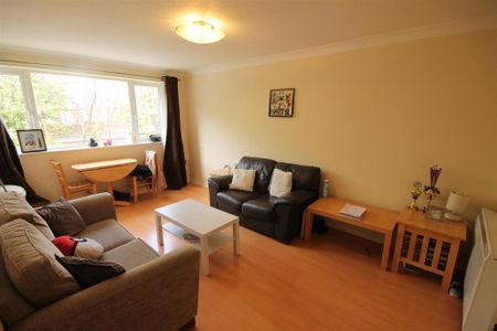 2 bedroom flat to rent - Photo 3