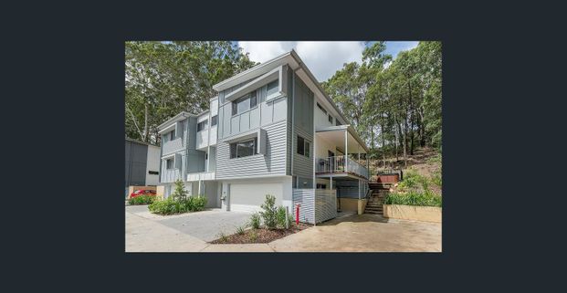 Modern Family Living in Exclusive Currumbin Ridge - Photo 1