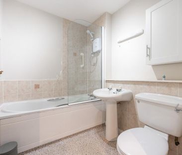 2 bedroom ground floor flat to rent - Photo 2
